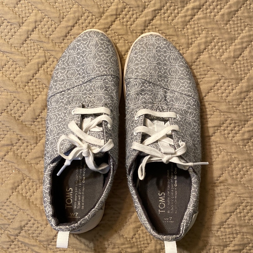 Toms sneakers